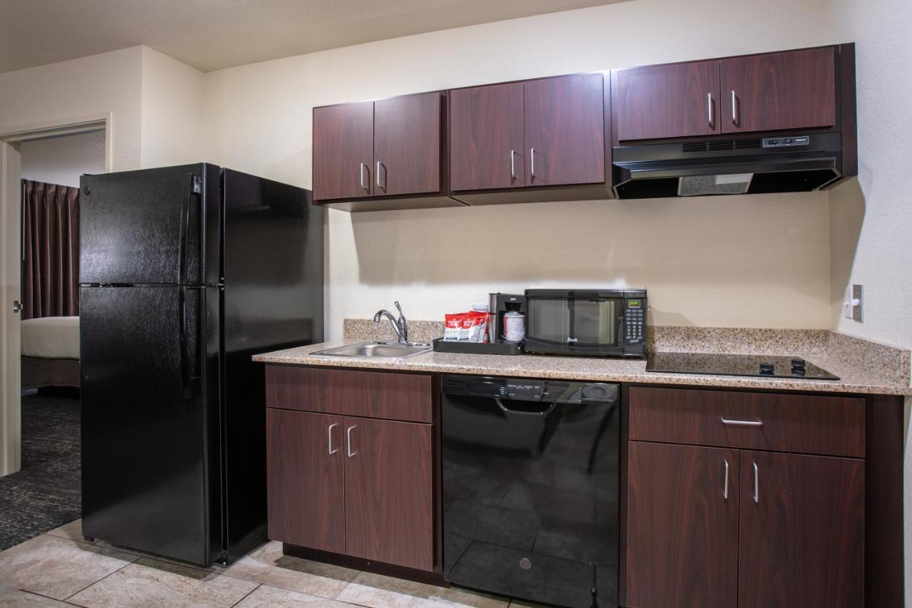 Cobblestone Inn & Suites - Pine Bluffs Ngoại thất bức ảnh
