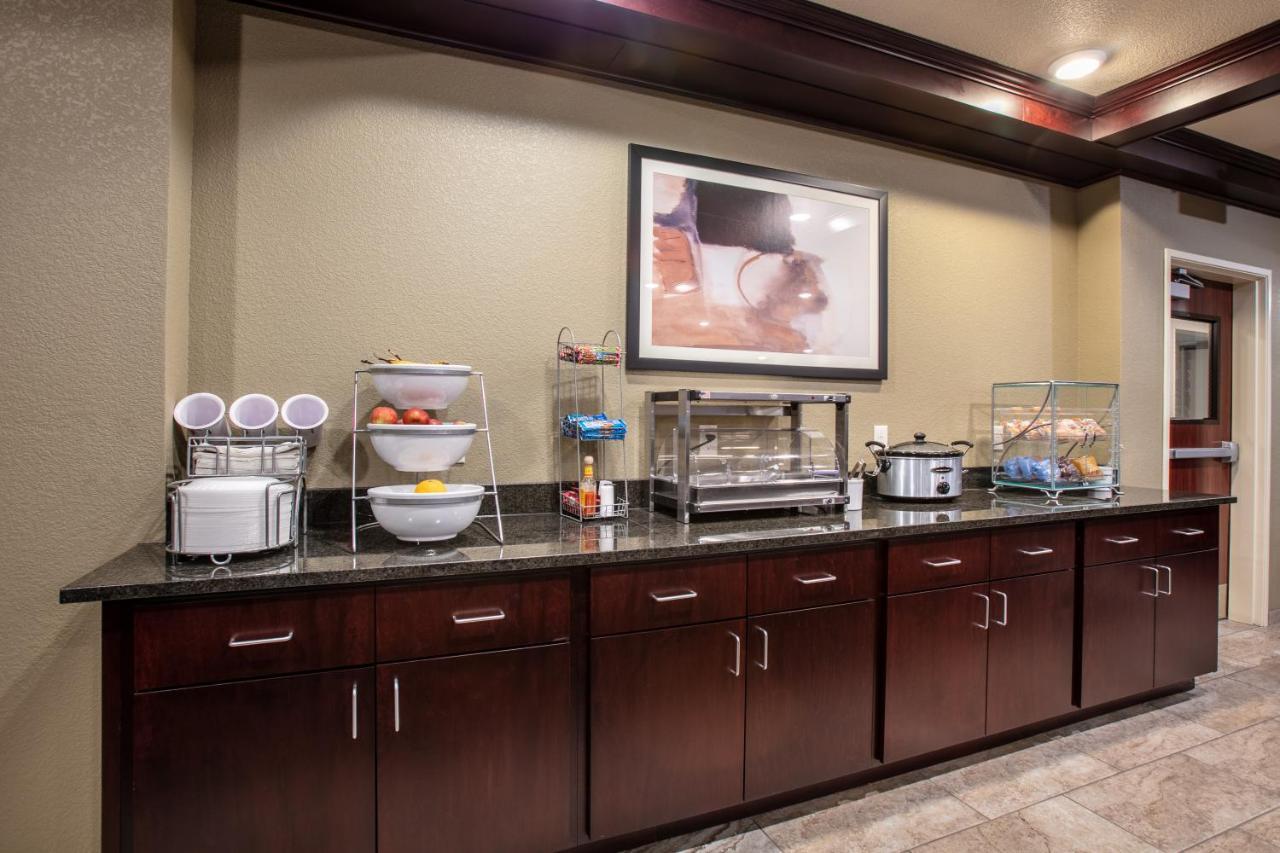 Cobblestone Inn & Suites - Pine Bluffs Ngoại thất bức ảnh