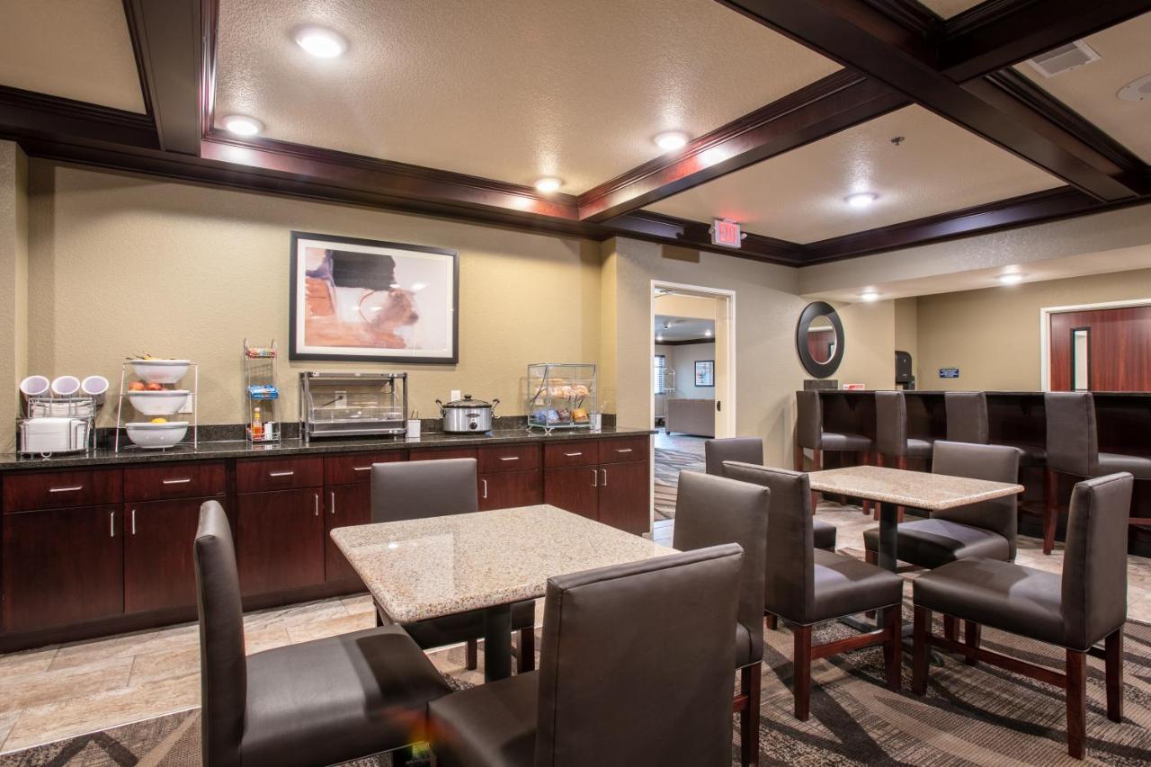 Cobblestone Inn & Suites - Pine Bluffs Ngoại thất bức ảnh