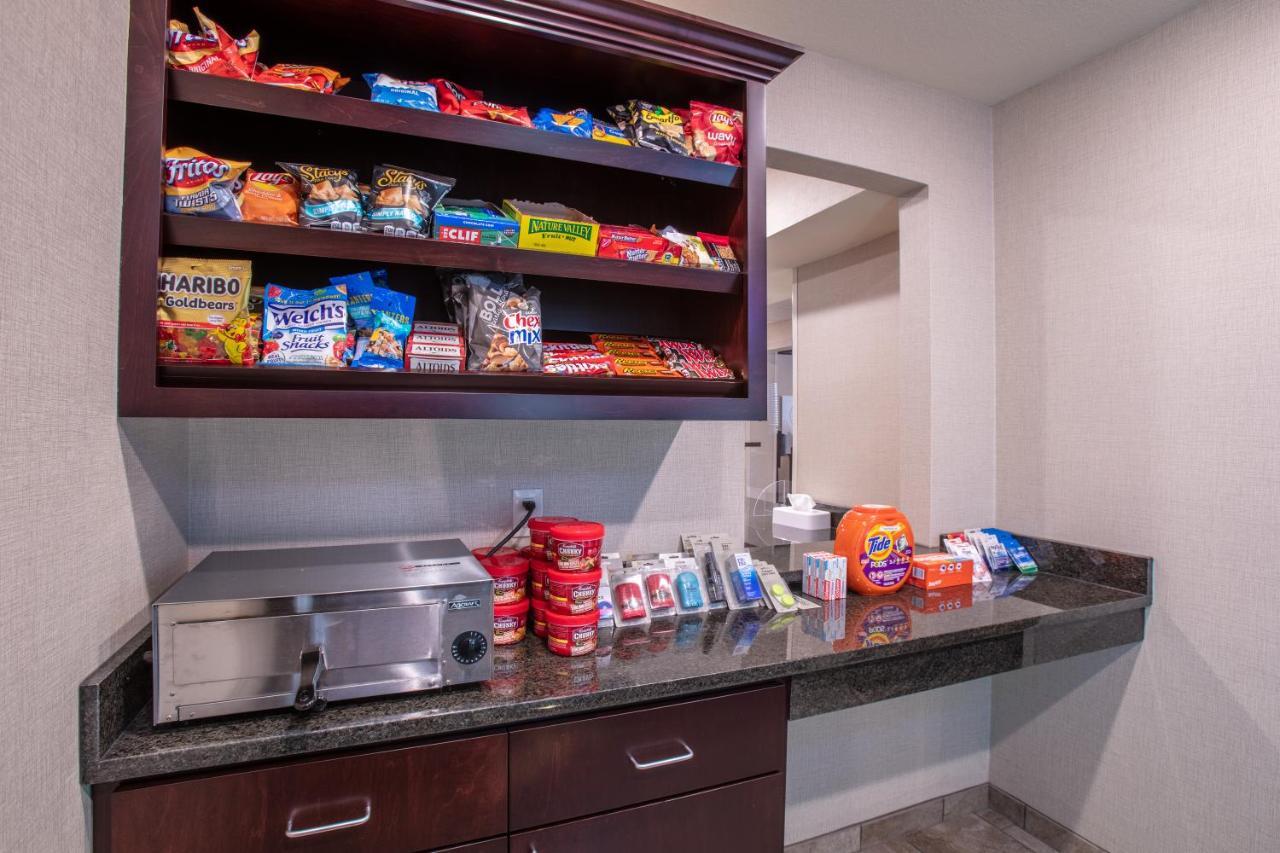 Cobblestone Inn & Suites - Pine Bluffs Ngoại thất bức ảnh