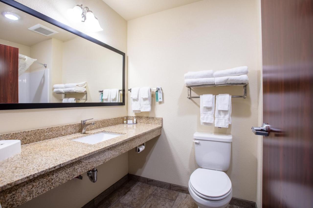 Cobblestone Inn & Suites - Pine Bluffs Ngoại thất bức ảnh